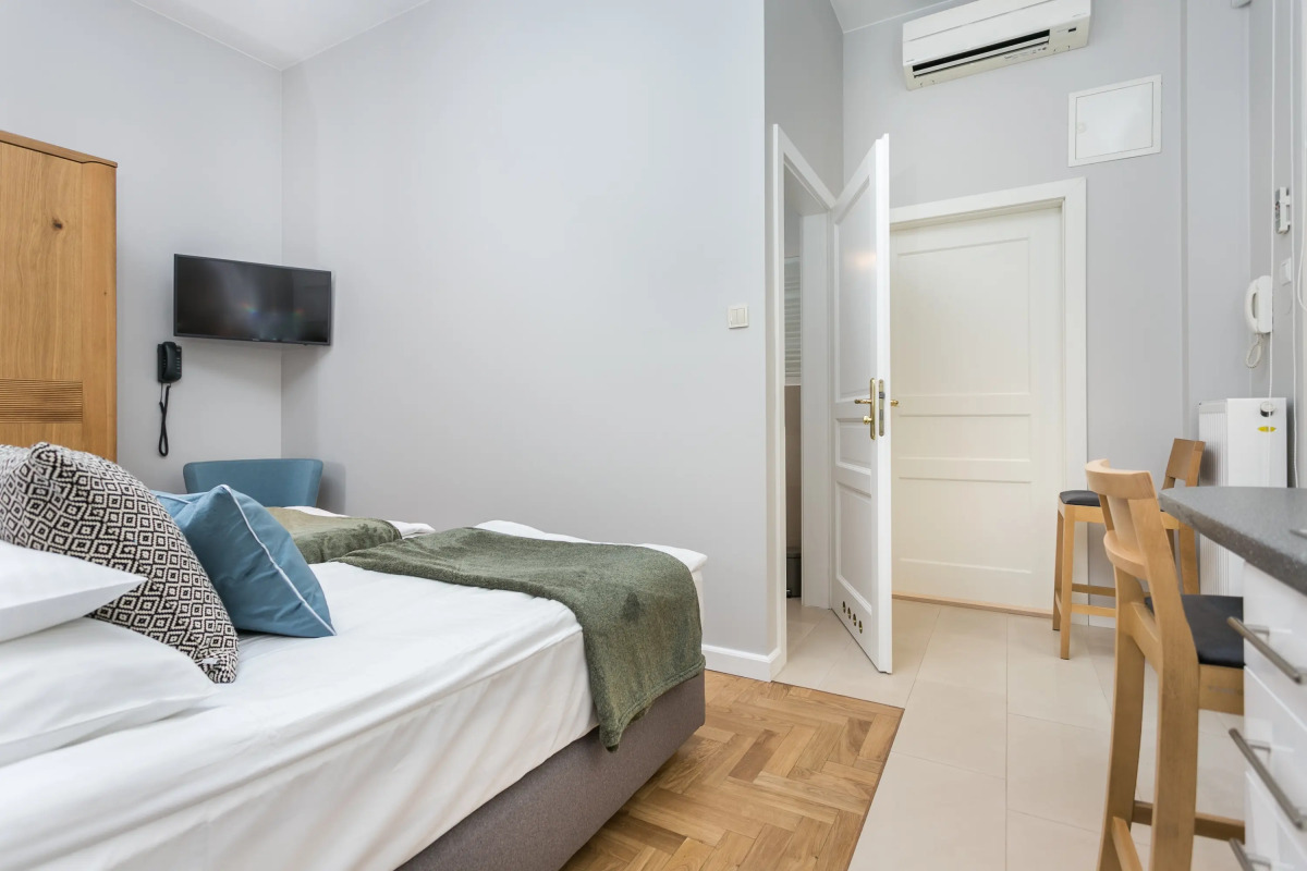 Venetian House Market Square Aparthotel