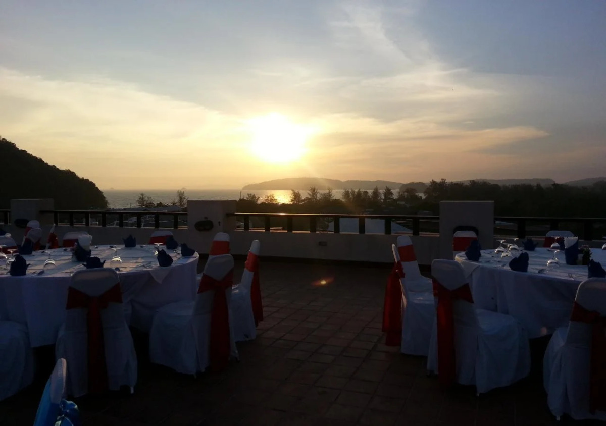 Pavilion Queen's Bay