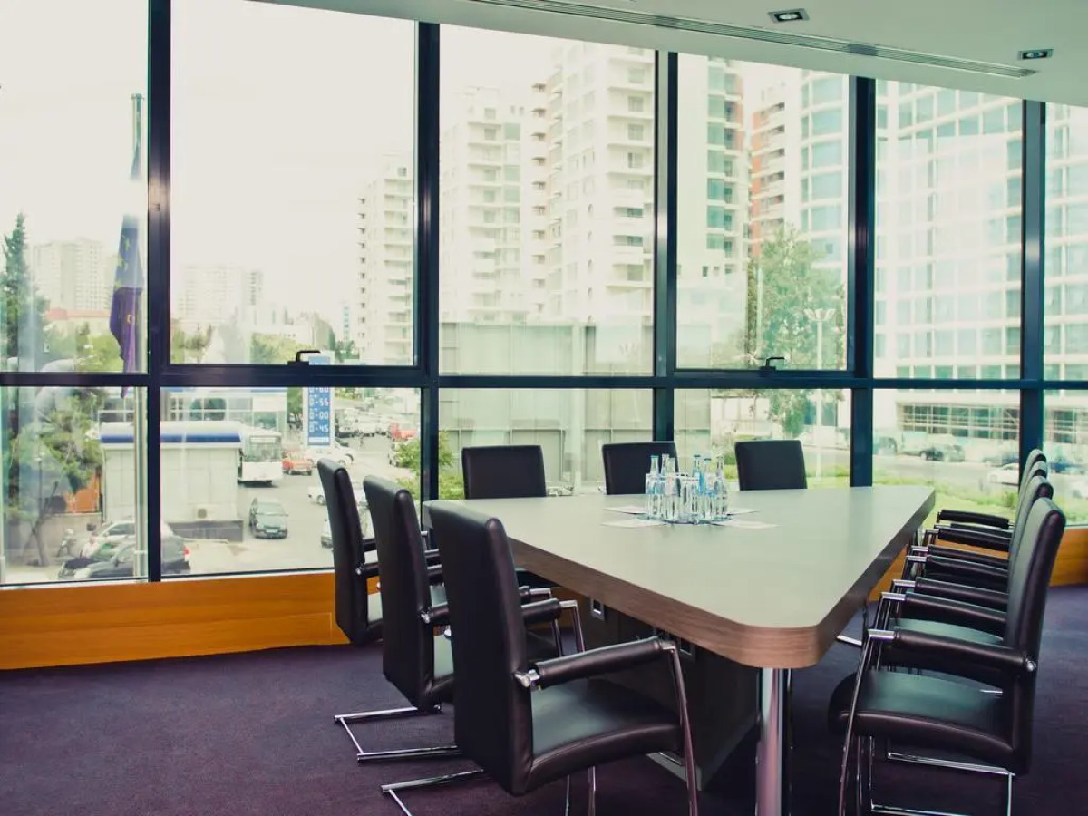 Отель Chirag Plaza Hotel & Business Center