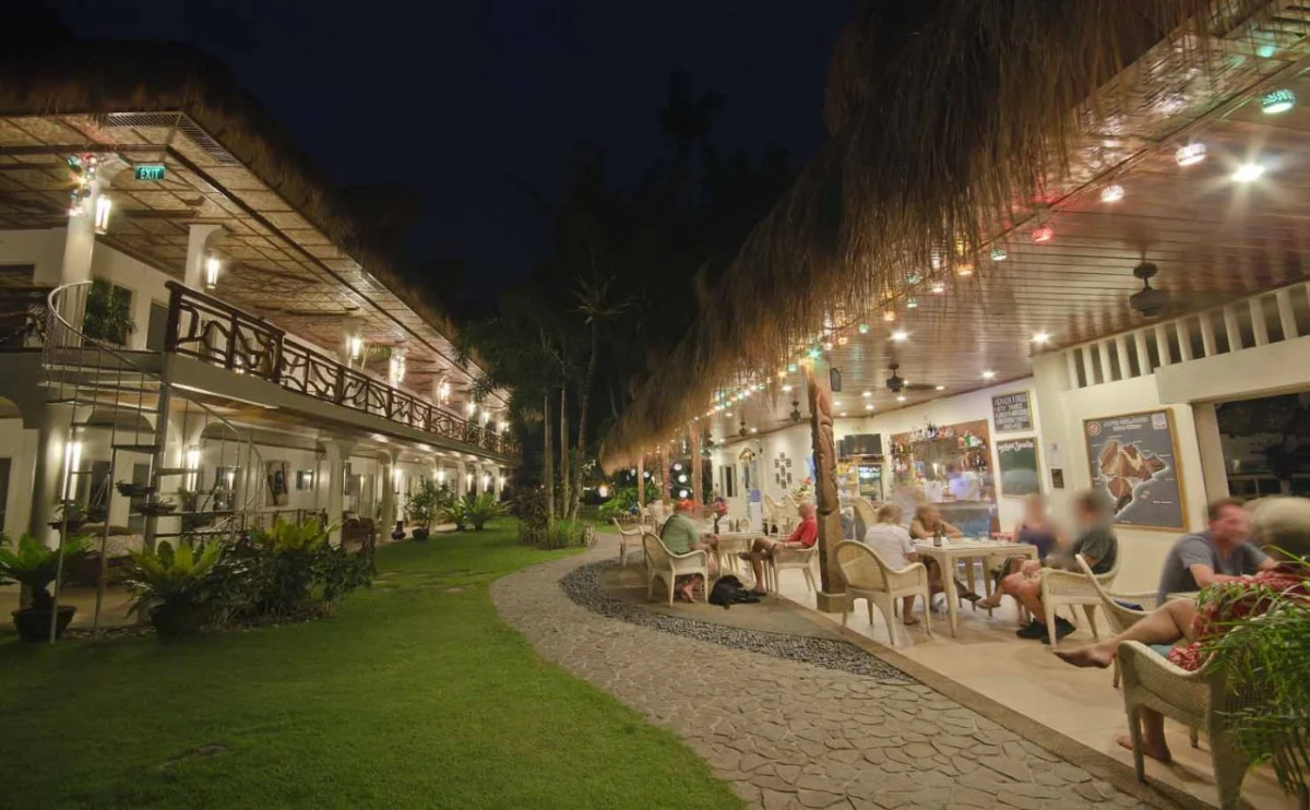 Mike's Dauin Beach Resort