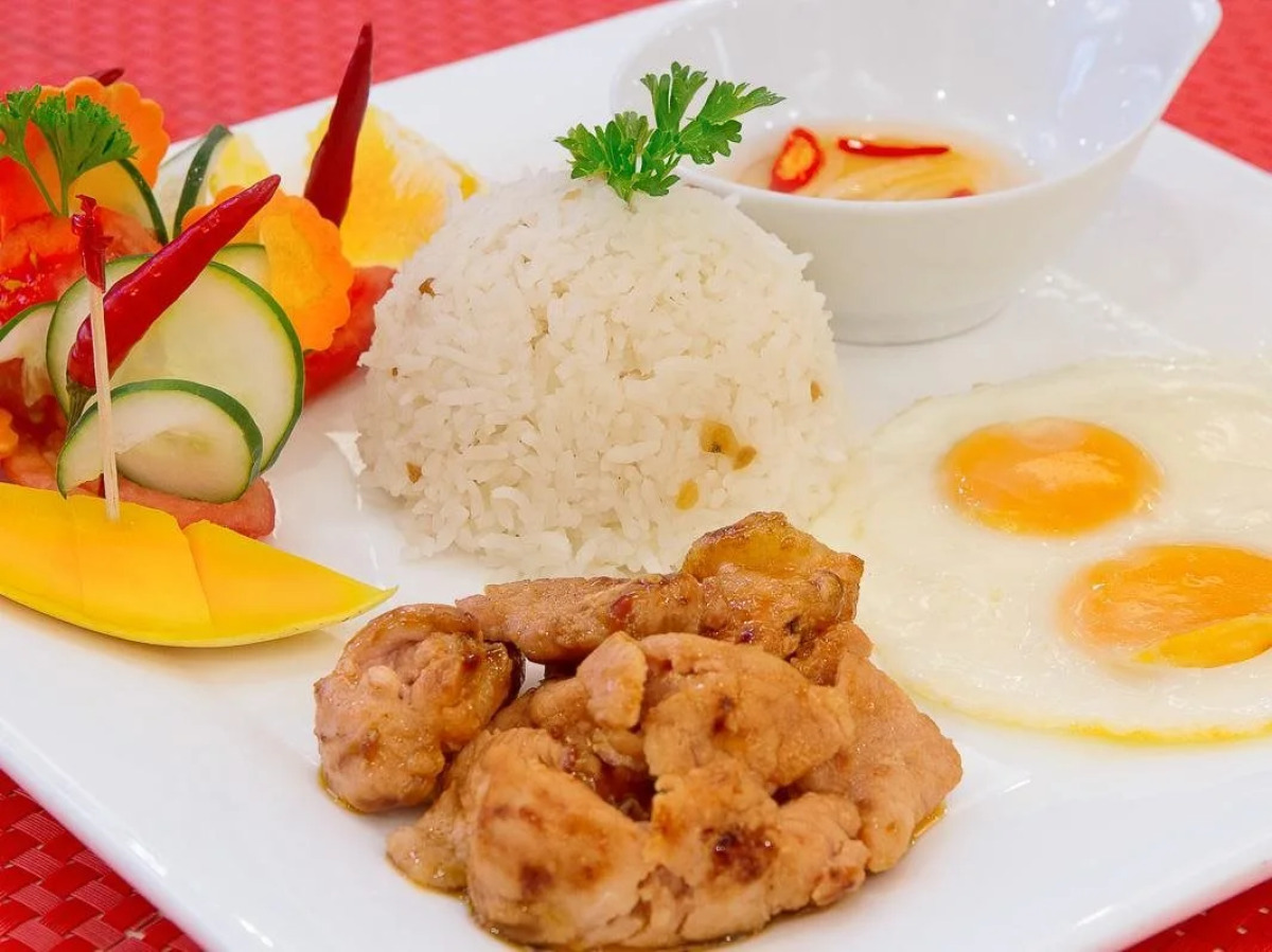 Townhouse OAK Makati Manila Near PNR Pasay Evangelista formerly VIP Suites