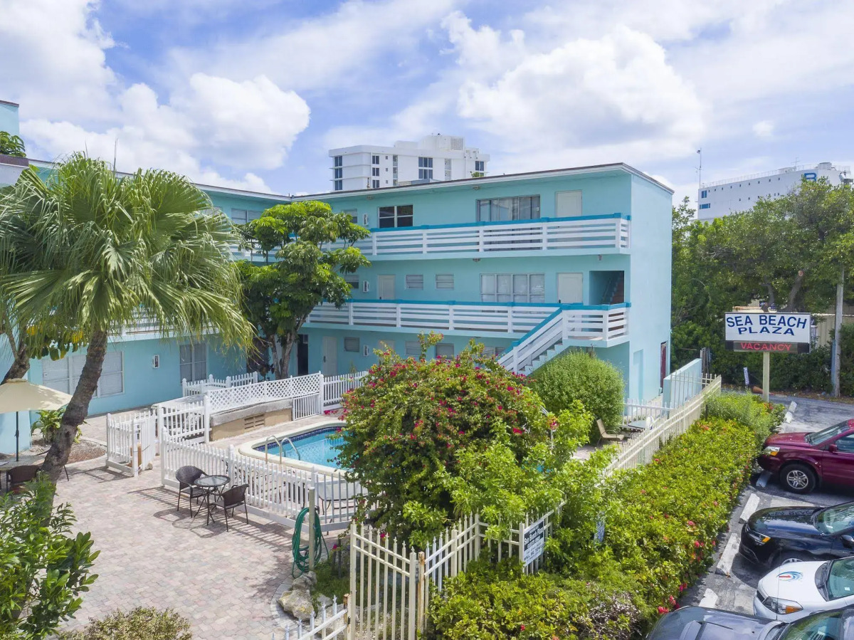 Sea Beach Plaza - Near Jungle Queen Riverboat