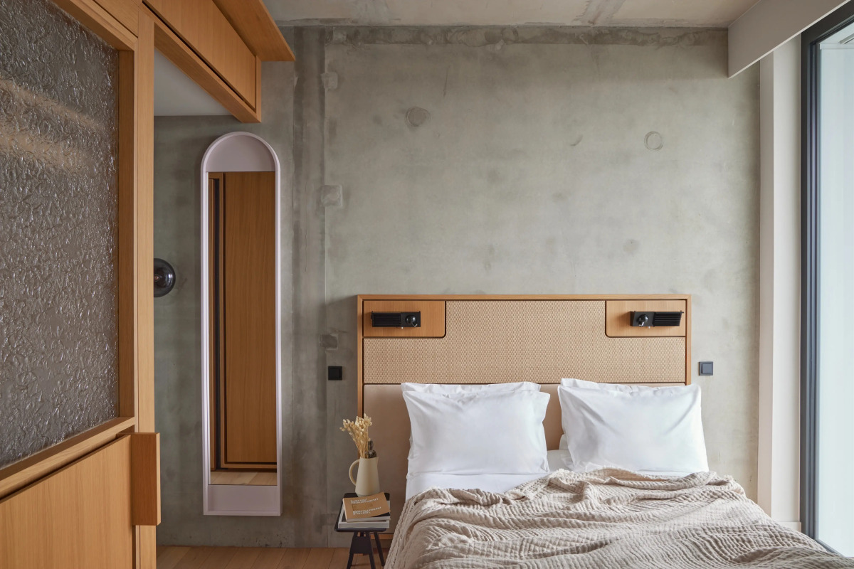 Locke at East Side Gallery