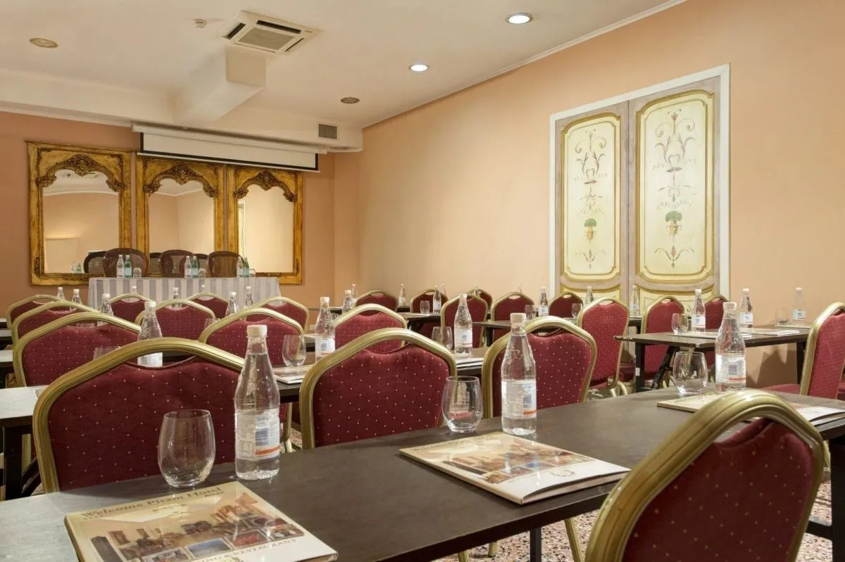 Отель Golden Tulip Rome Piram