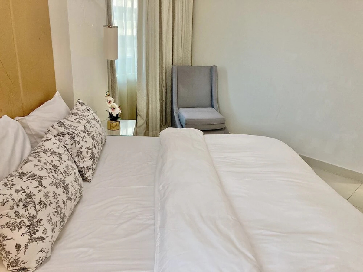 SuperHost - High-rise Chic Apt With Incredible Skyline Views