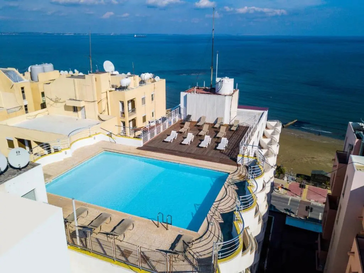 Mackenzie Beach Hotel & Apartments