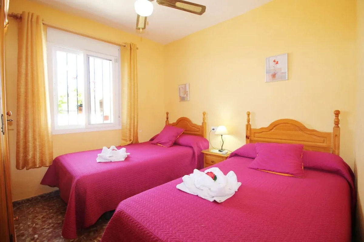 1090 Villa las Flores