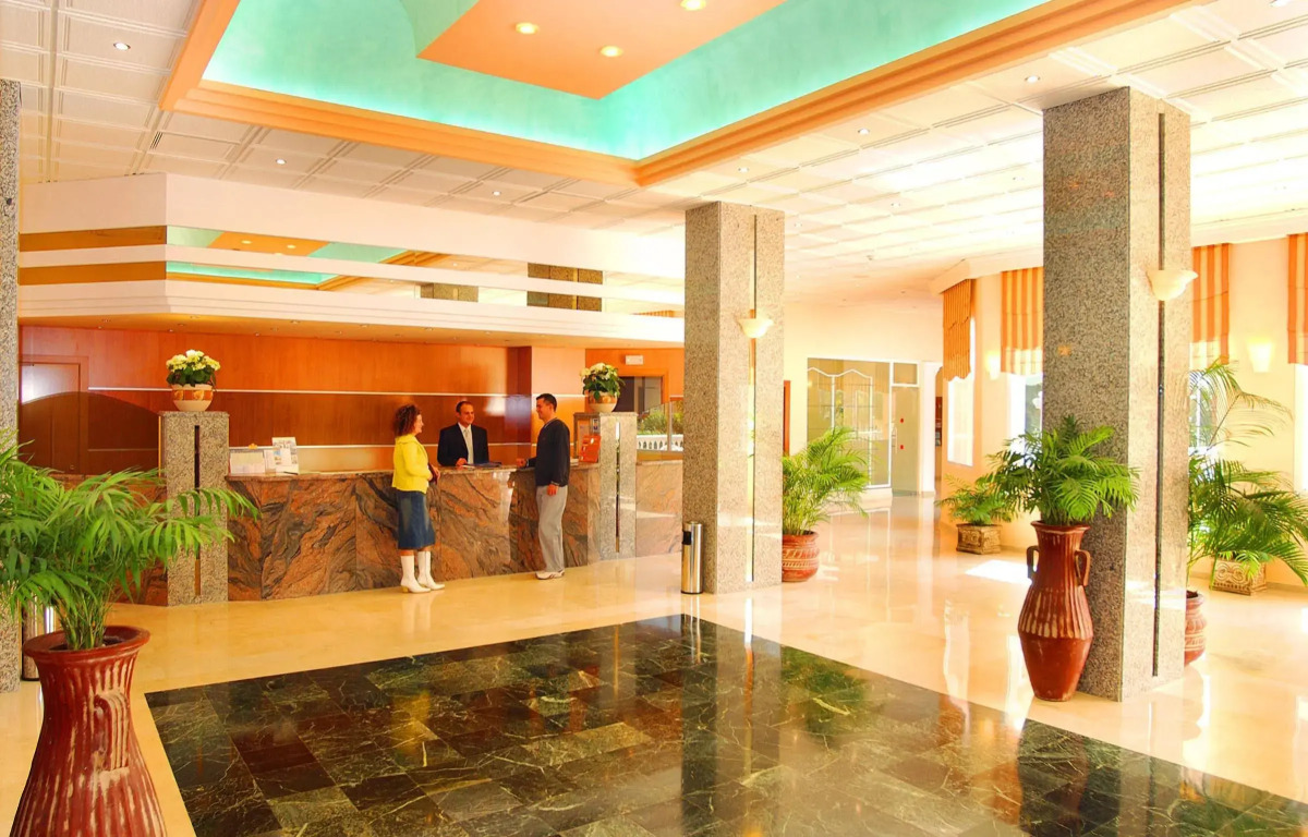 Hotel Parasol by Dorobe