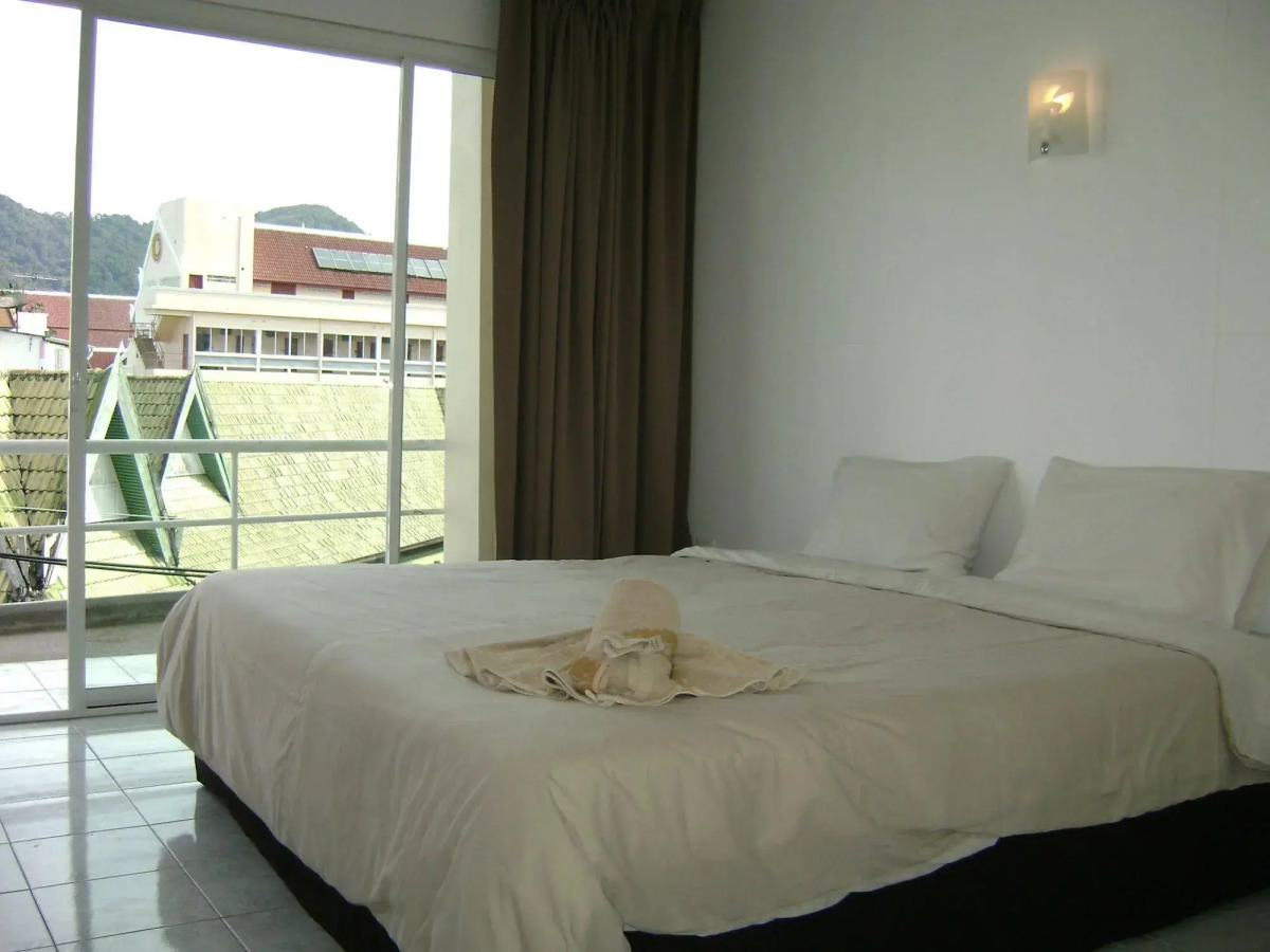 B & B Patong Beach House