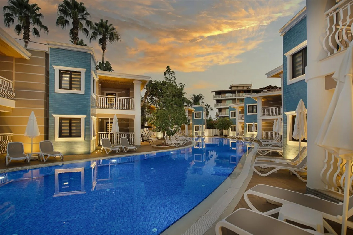 Quattro Beach Spa & Resort Hotel