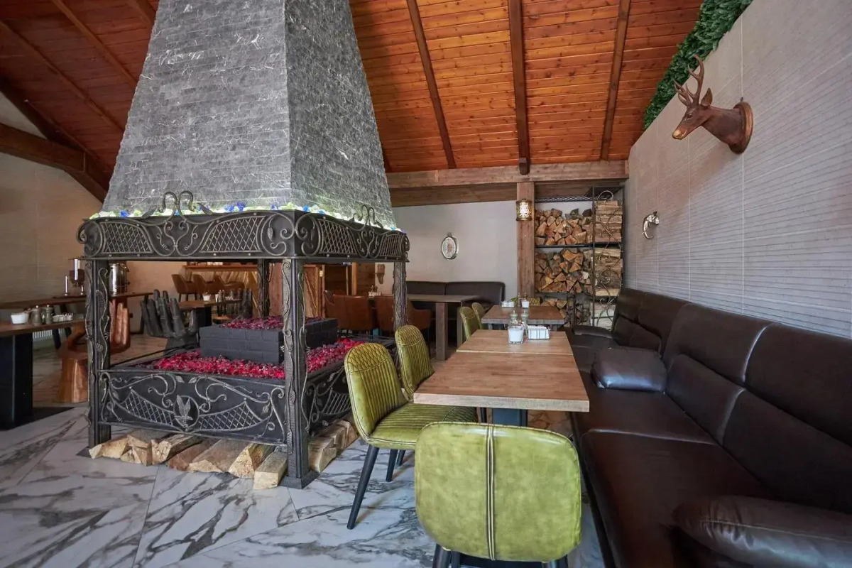 Апартаменты в отеле Red Wood (Ред Вуд)