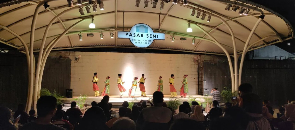 SPOT ON 90236 Zigzag Travellers Home - Hostel