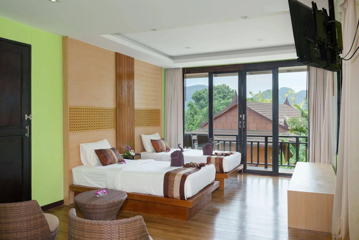 Phi Phi Long Beach Resort & Villa