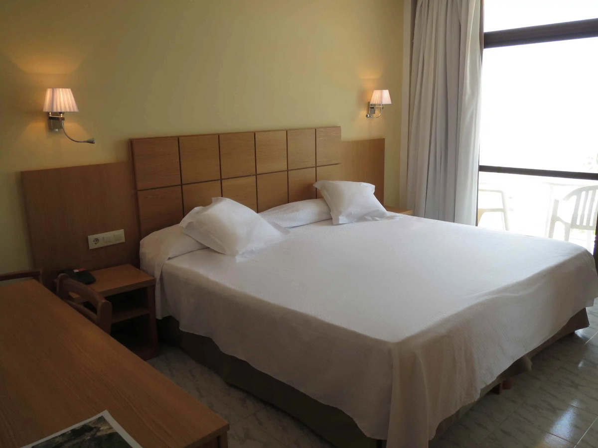 Отель Amic Miraflores