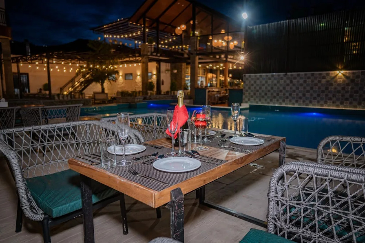 Majestic Lake Front Hotel & Suites