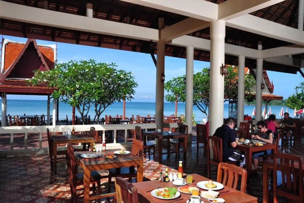 Royal Lanta Resort & Spa