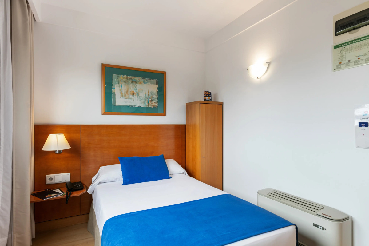 Отель Sercotel de los Reyes