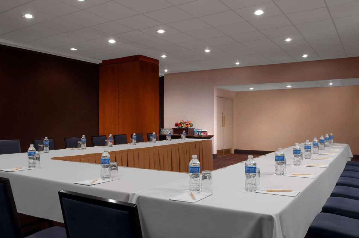 Отель DoubleTree by Hilton Metropolitan - New York City