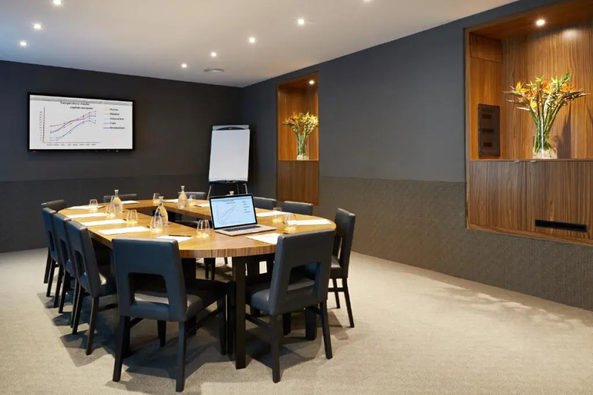 Отель The Building