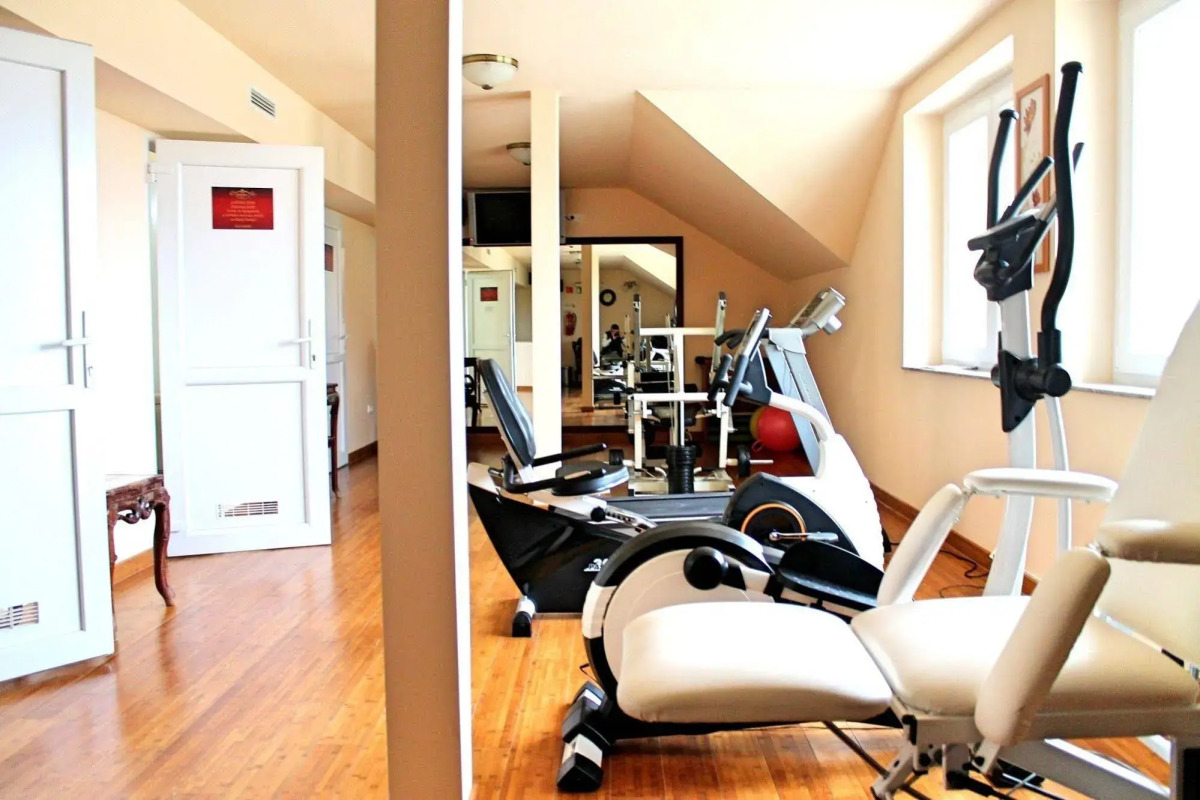 Fried Castle Hotel and Restaurant