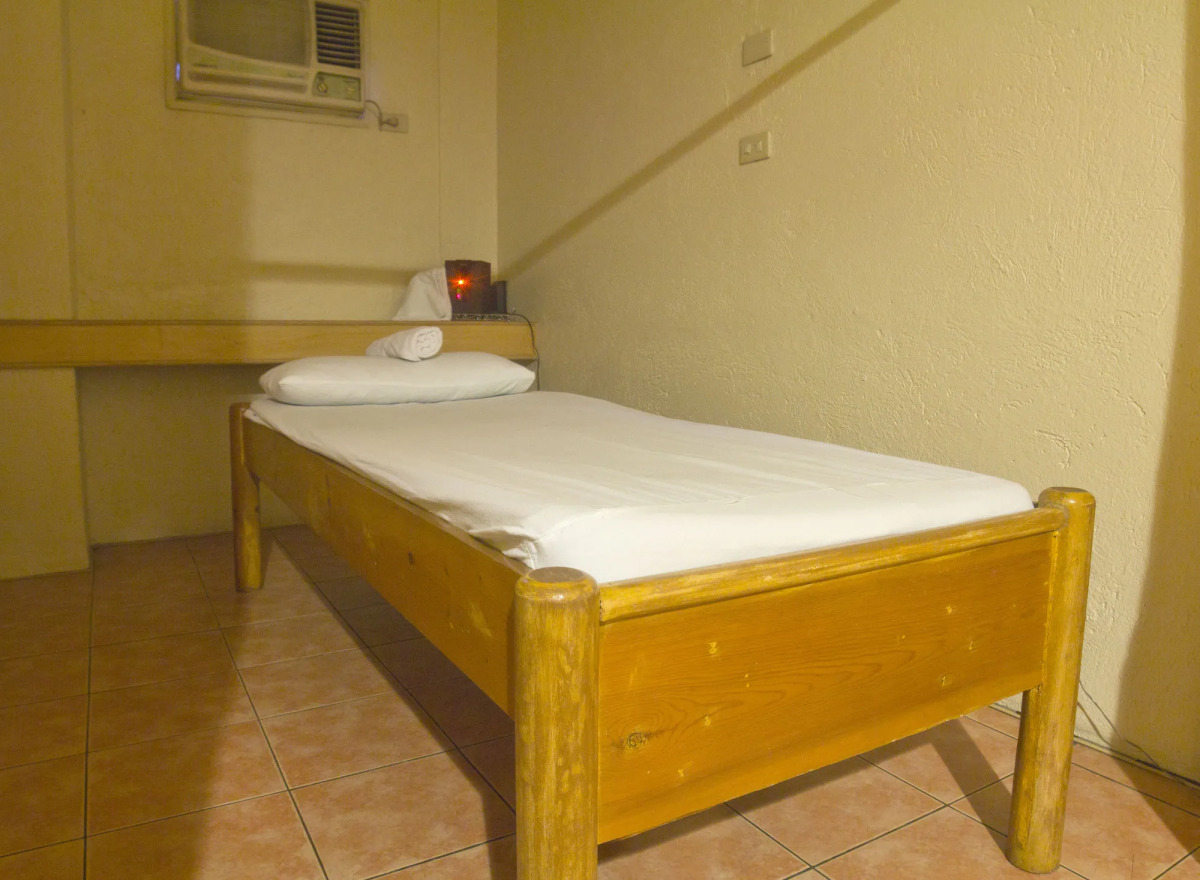 Nichols Airport Hotel