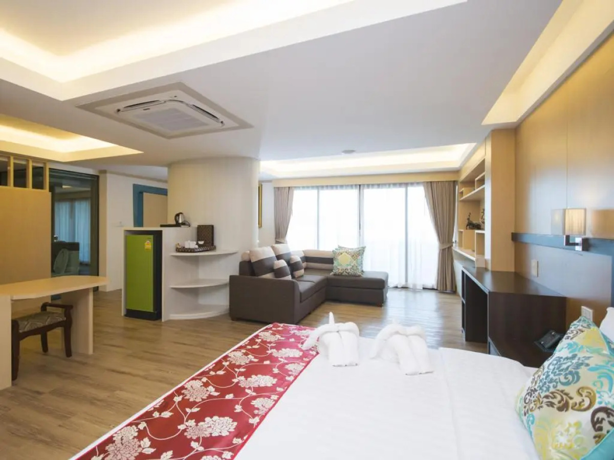 Phi Phi Nice Beach Hotel Hip