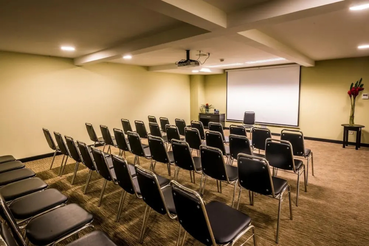 Urban Green Hotel & Suites