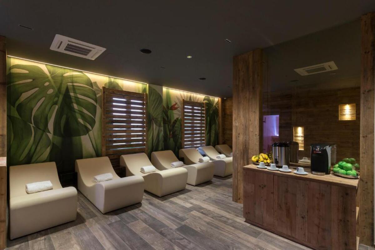 Le Palme - Adults Only (10 years old)