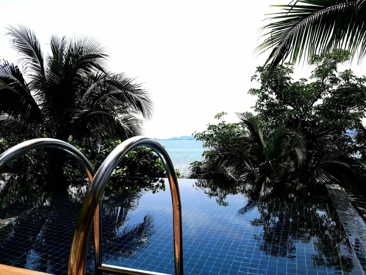 Blue Hill Beach Resort