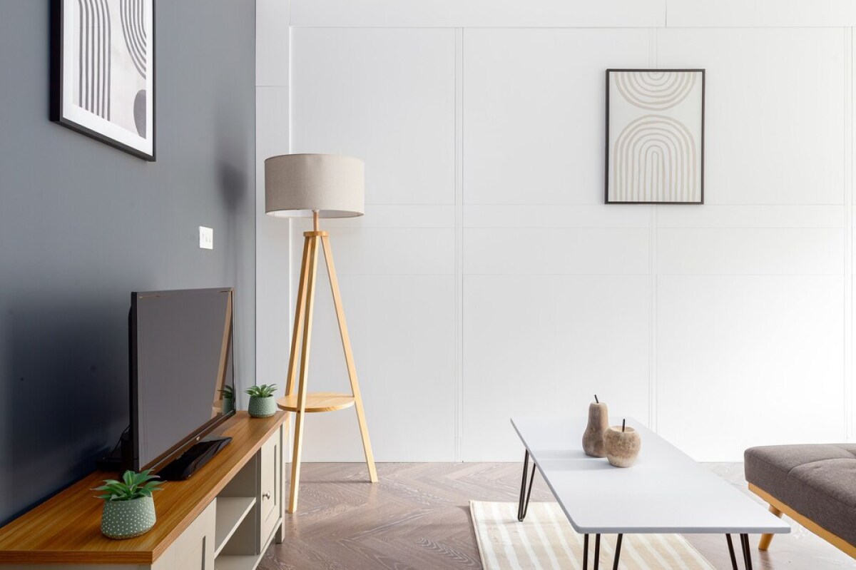 Luminous 2 Bed Balcony Flat in Islington