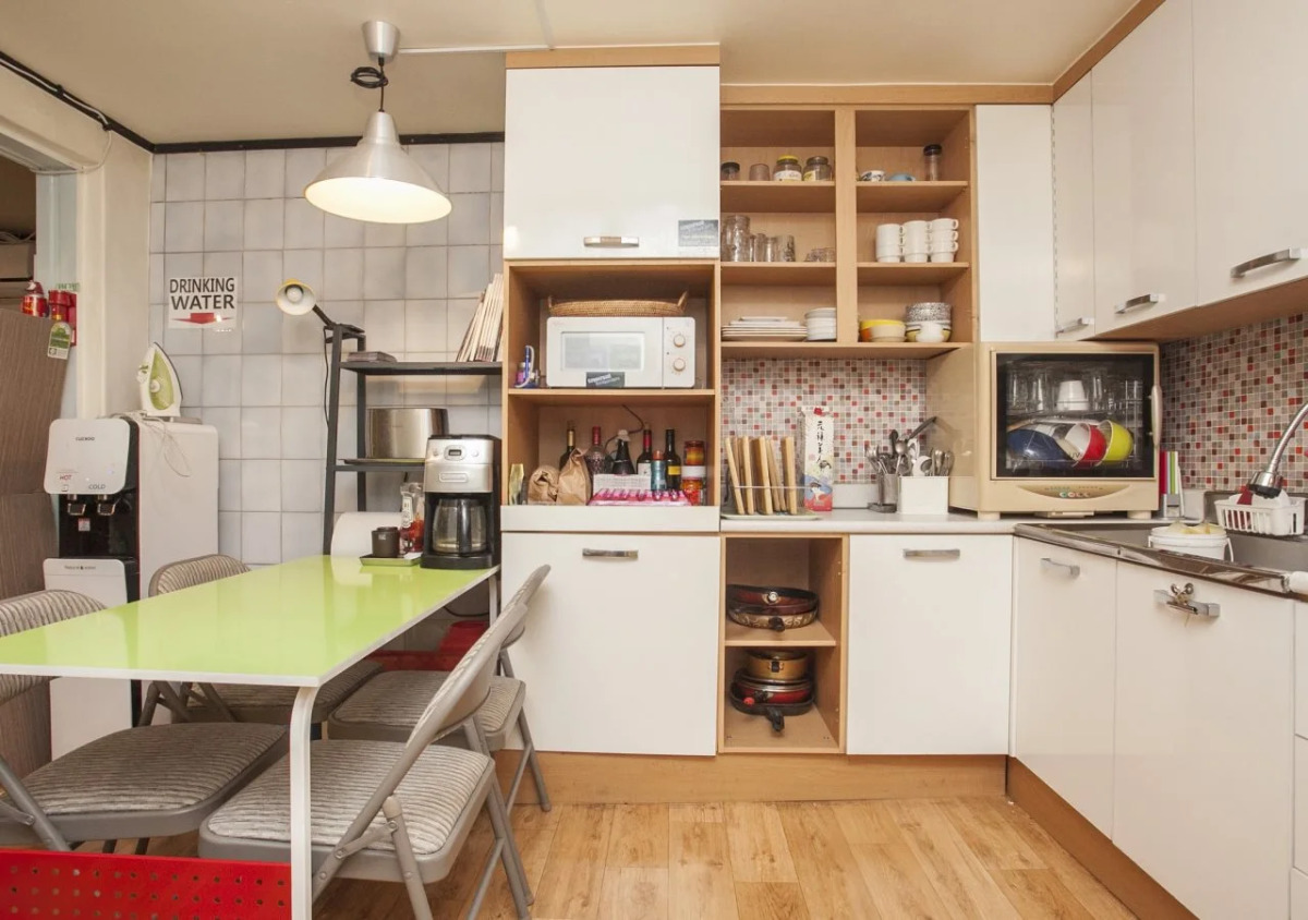 Crossroad Backpackers