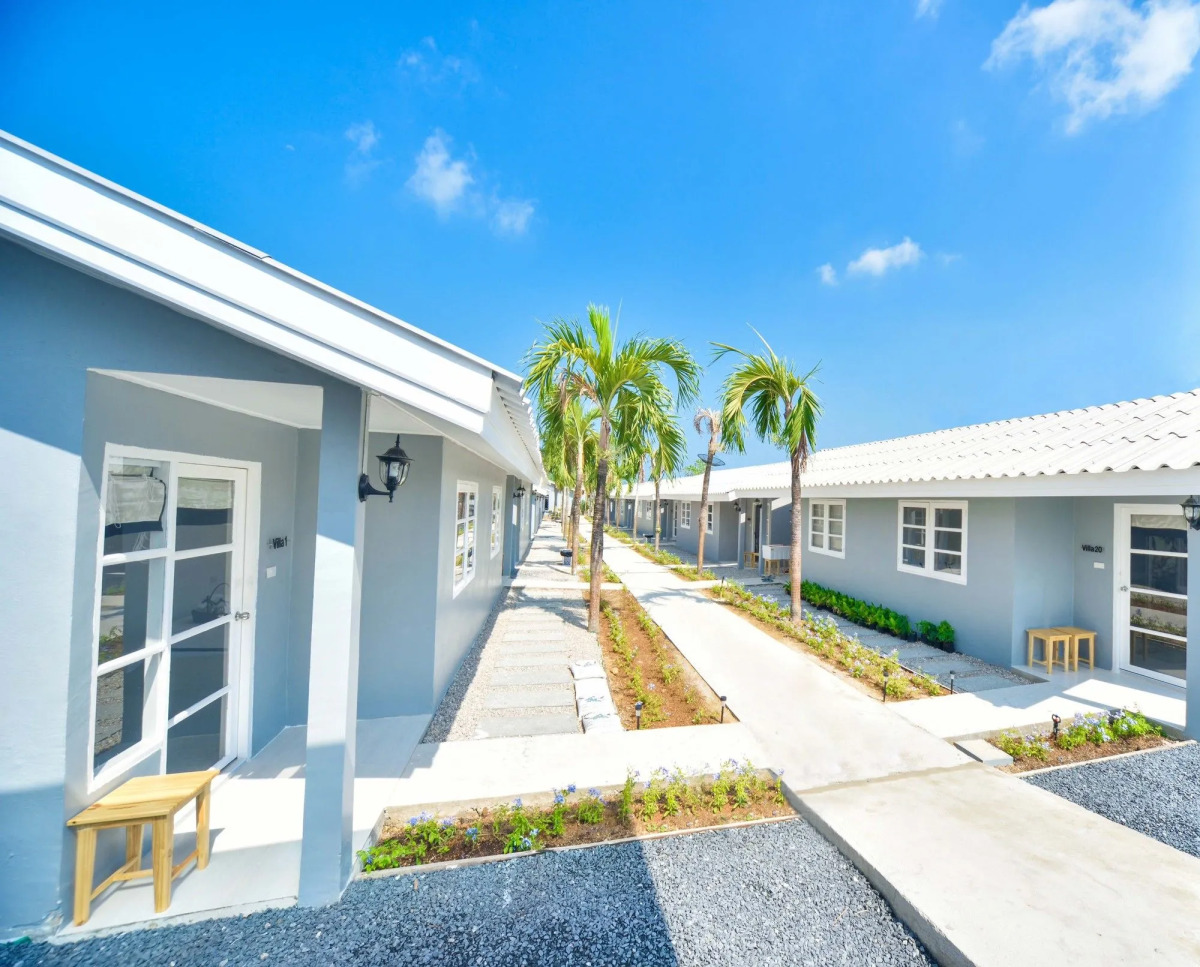 1715 House - White Rhino