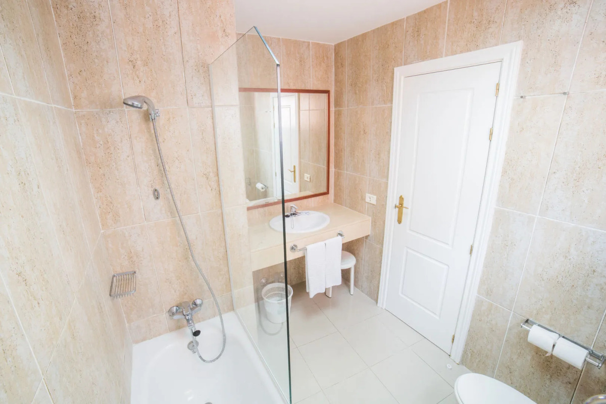 RF Astoria - Only Adults