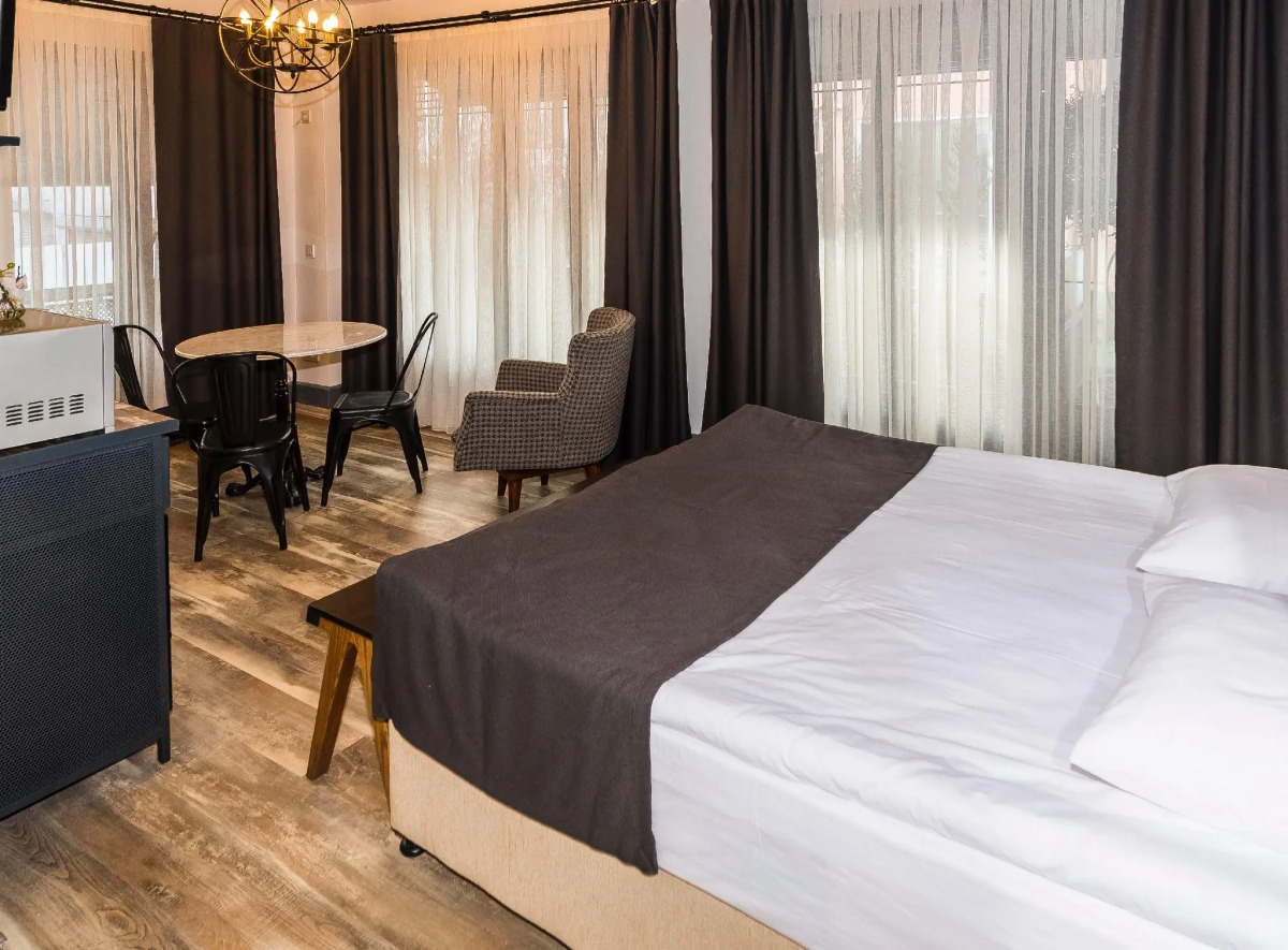 BGuest Hotel & Residence