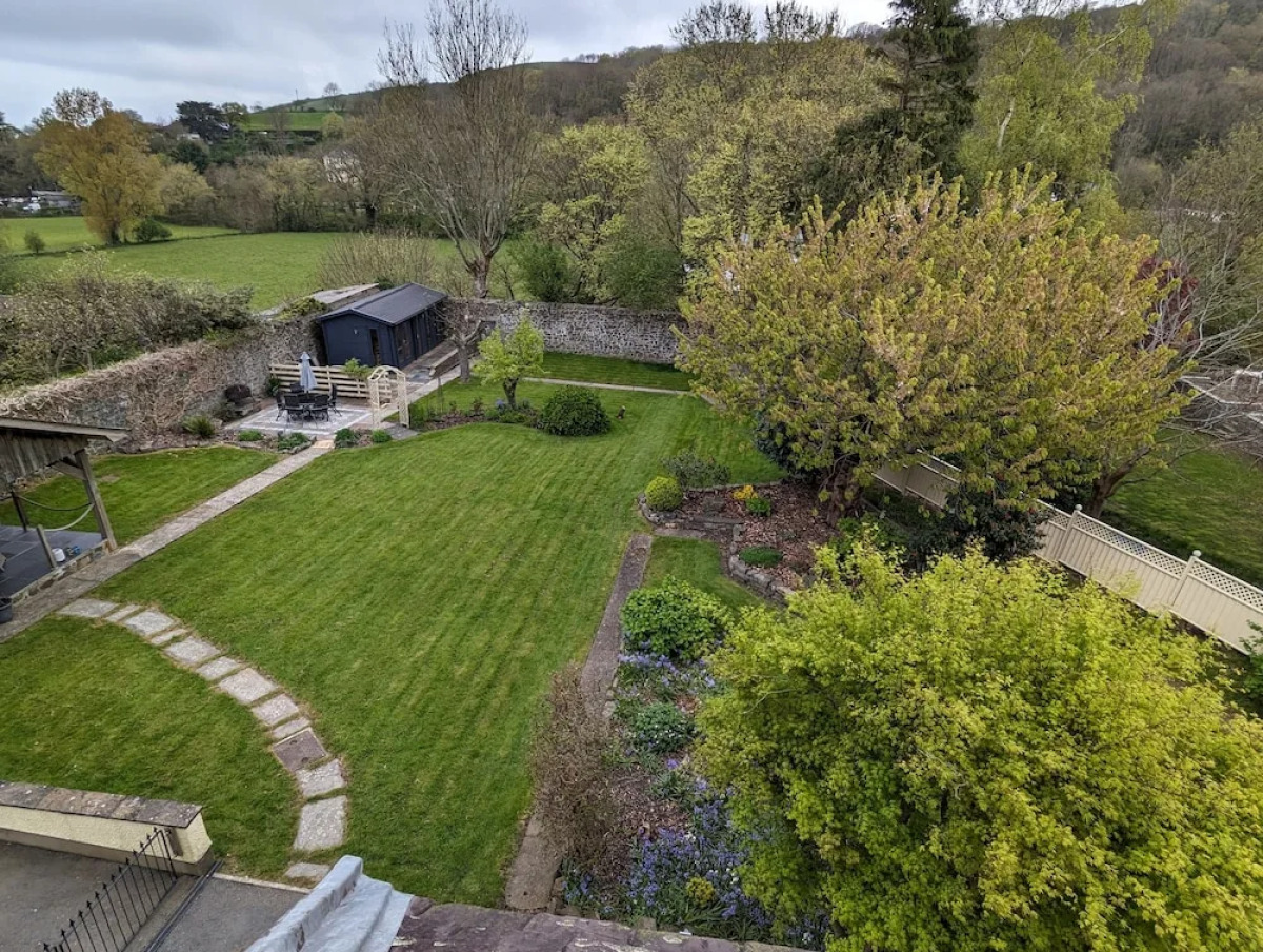 Llys Aeron Guest House