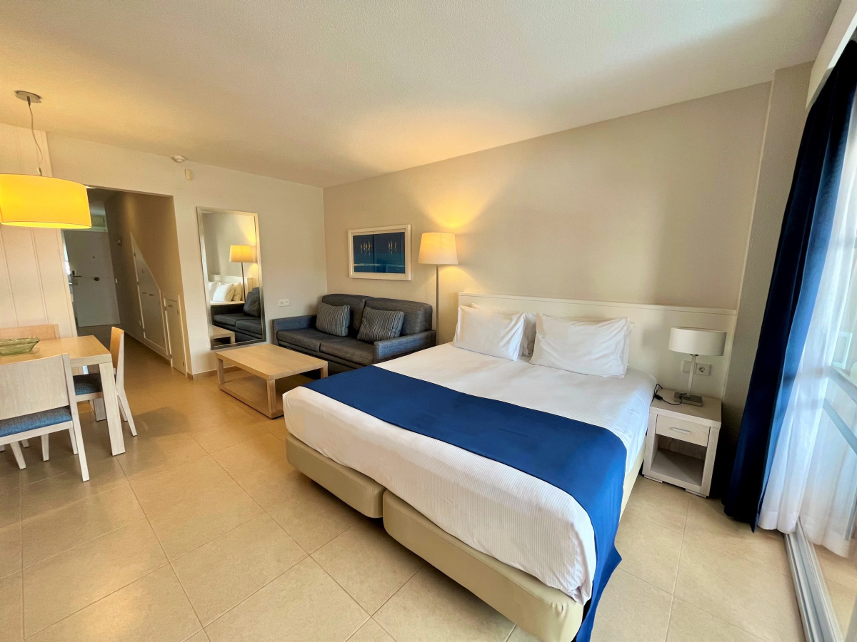 Отель Los Amigos Beach Club