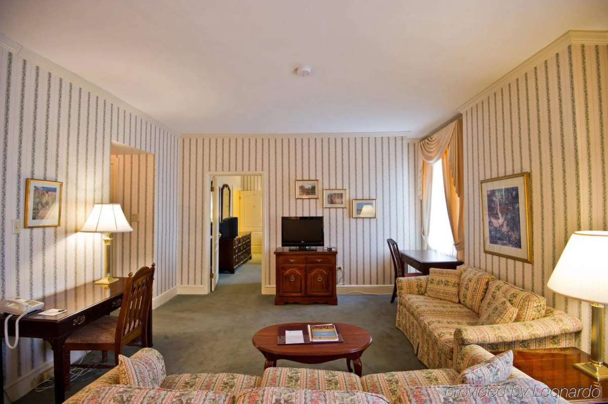 The Yorktowne Hotel, Tapestry Collection by Hilton