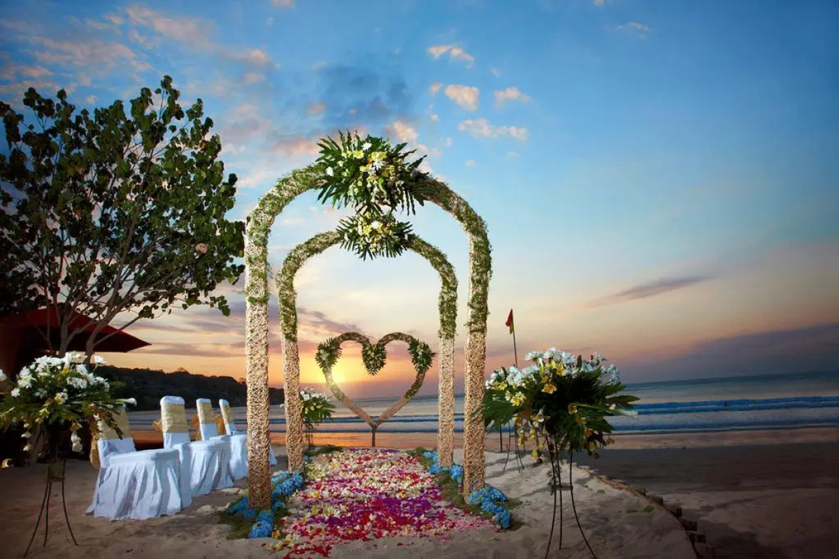 Kupu Kupu Jimbaran Beach Club & Spa by Loccitane