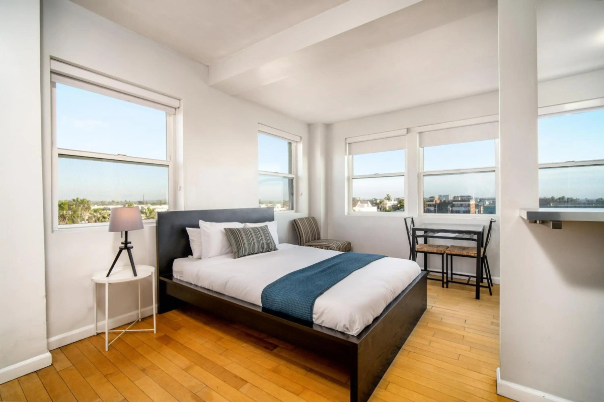 Air Venice on the Beach