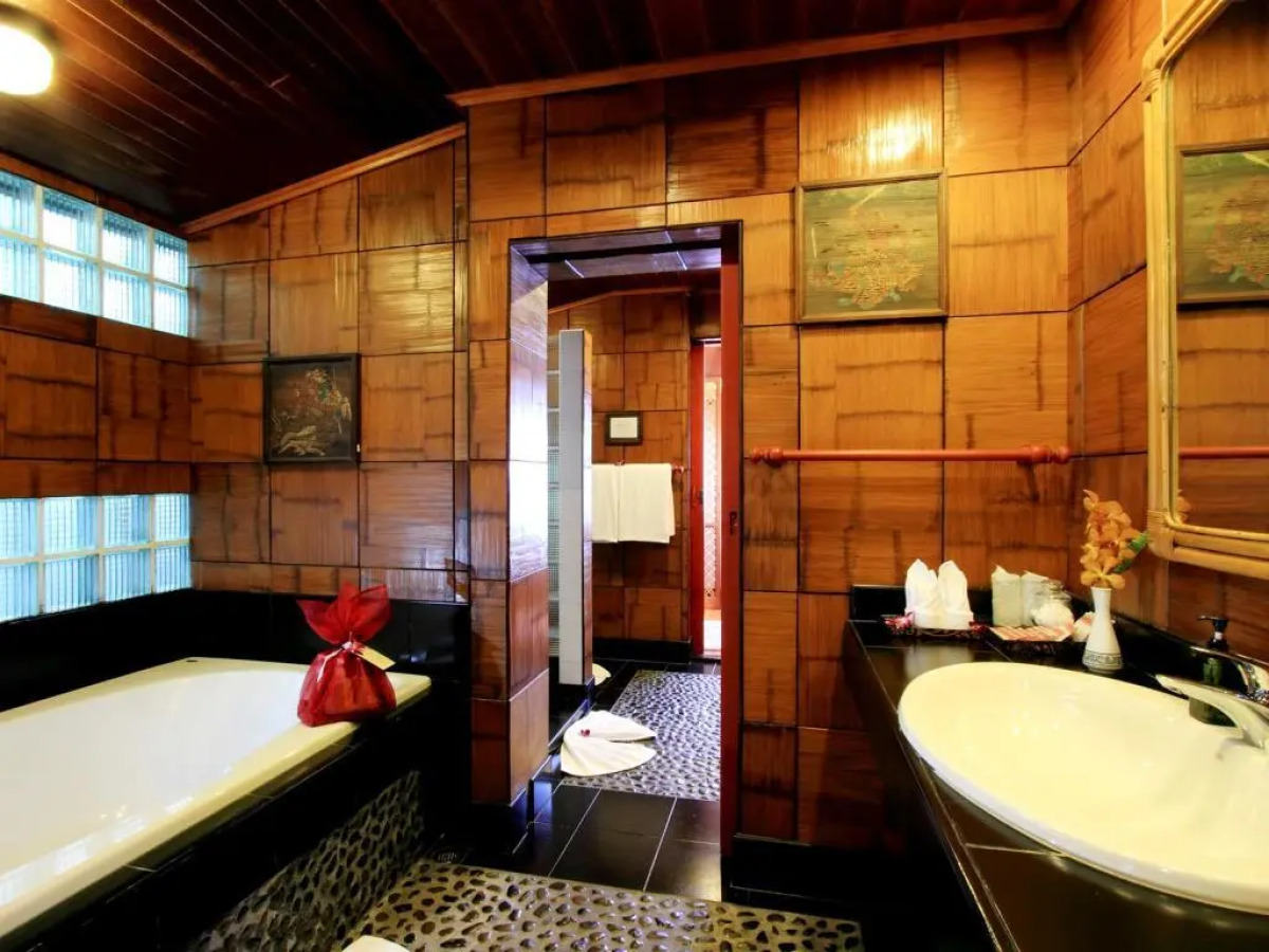 Mom Tri's Villa Royale