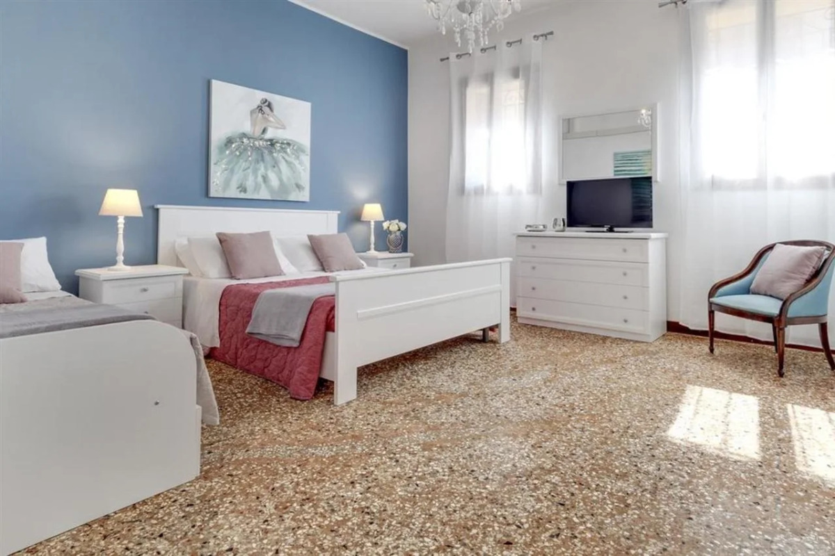 Accademia Opera Deluxe