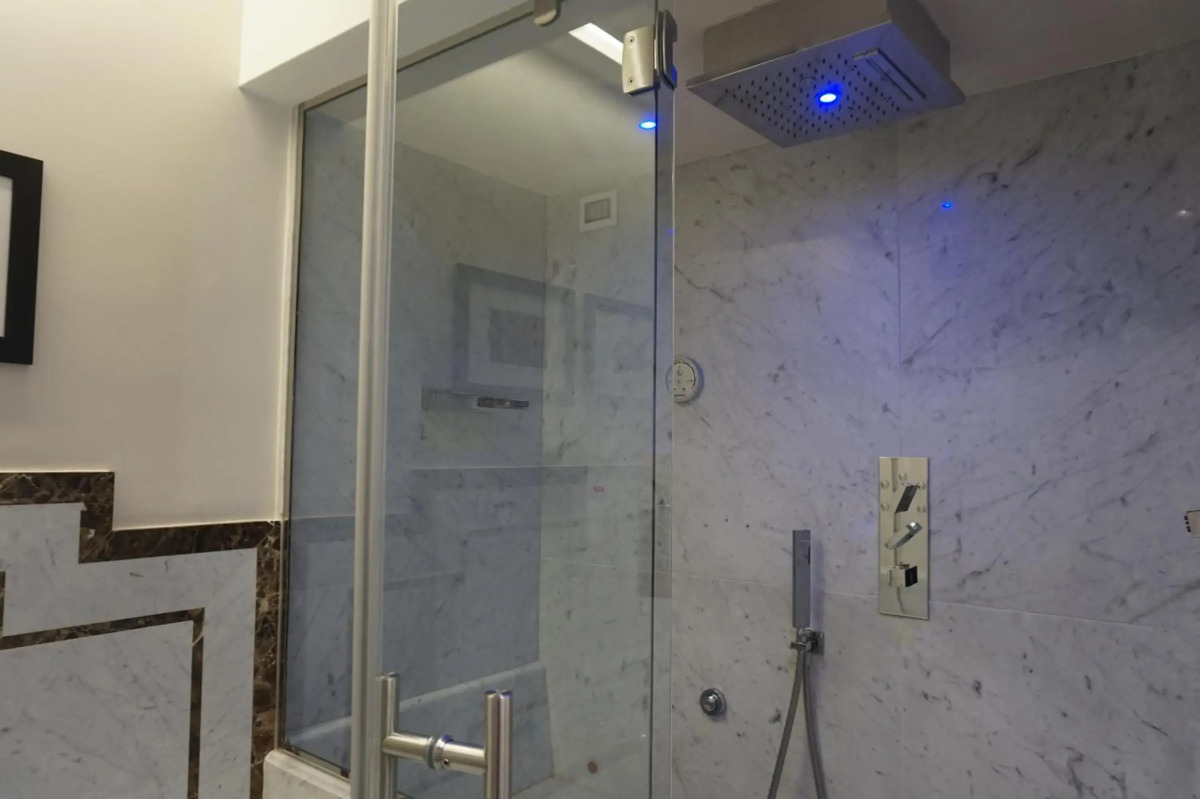 Trevi Palace Luxury Inn