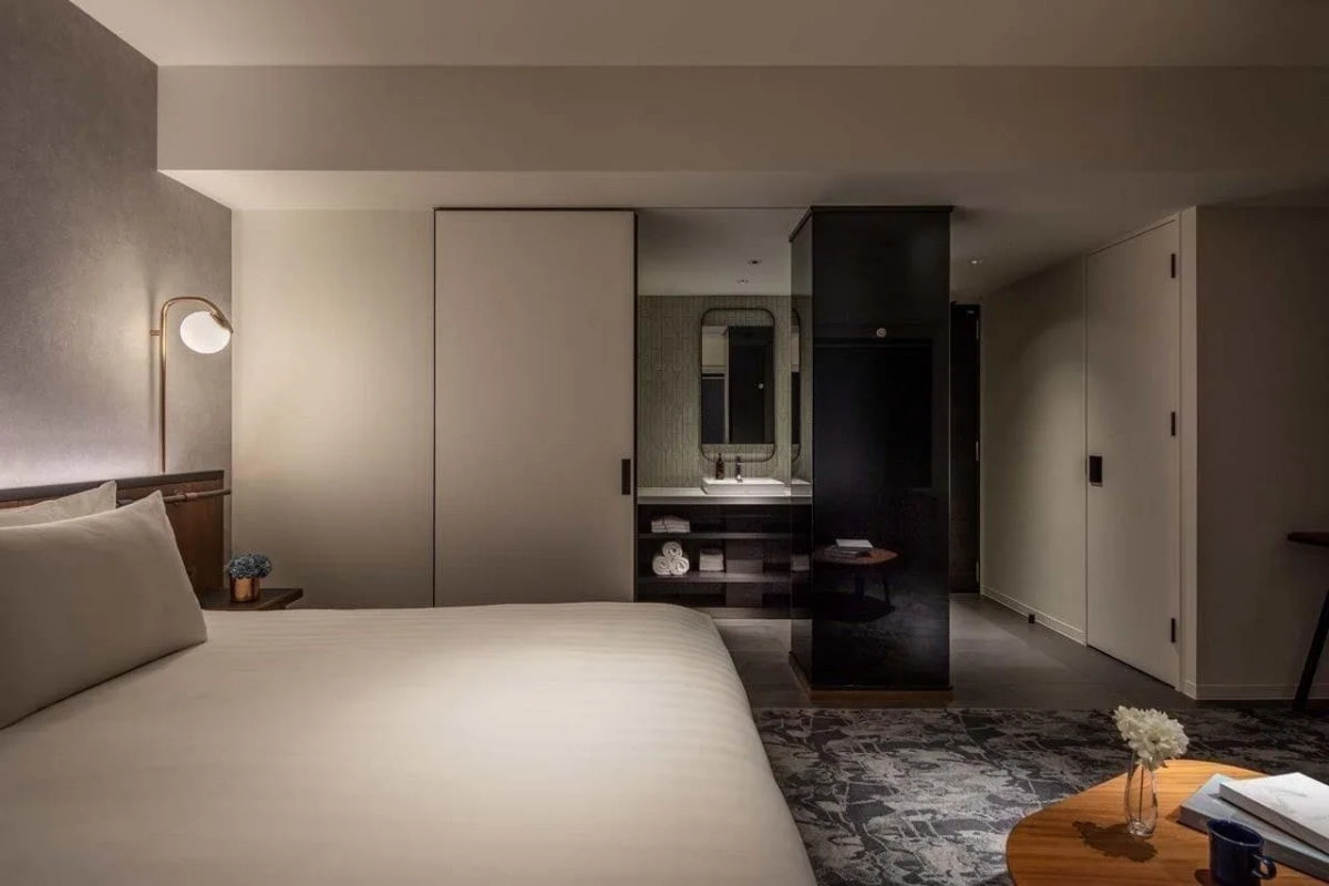 The Lively Osaka Honmachi