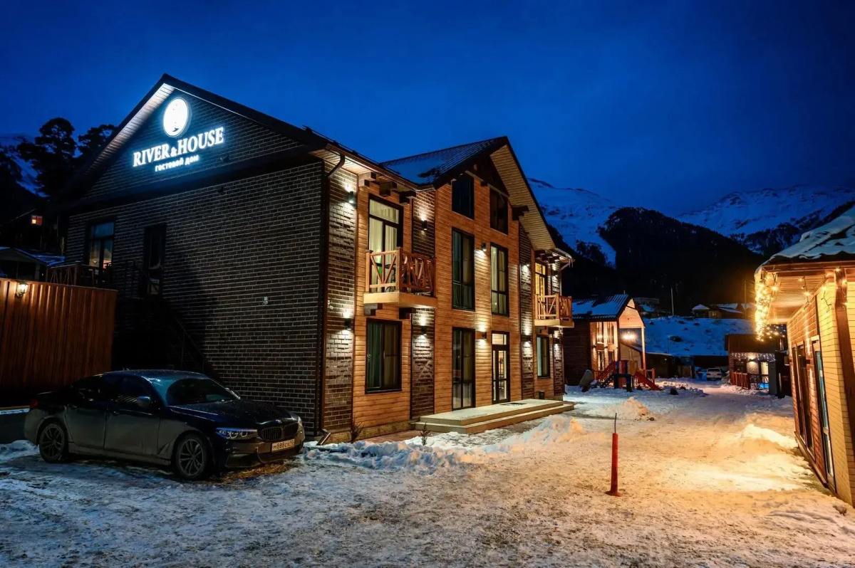 River & House (Ривер Хаус)