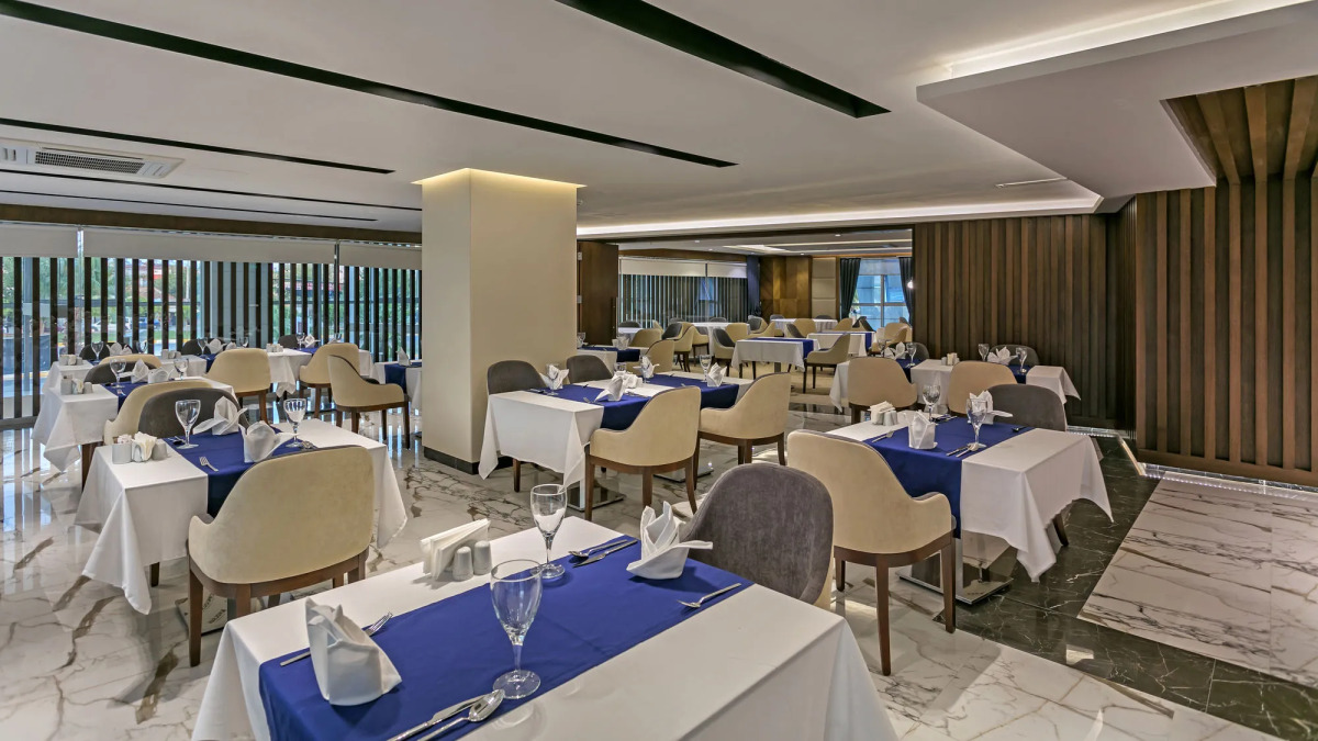 B Business Hotel & Spa