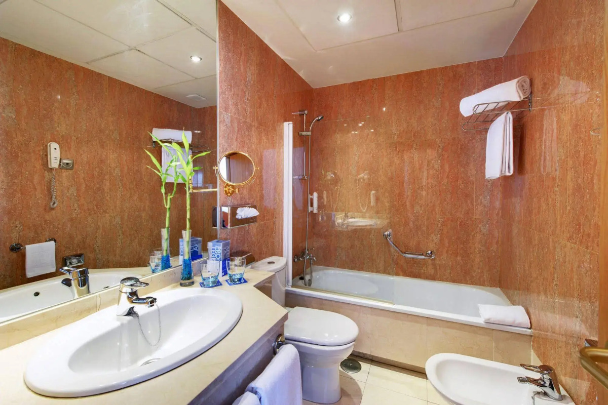 Отель Sercotel Alcalá 611