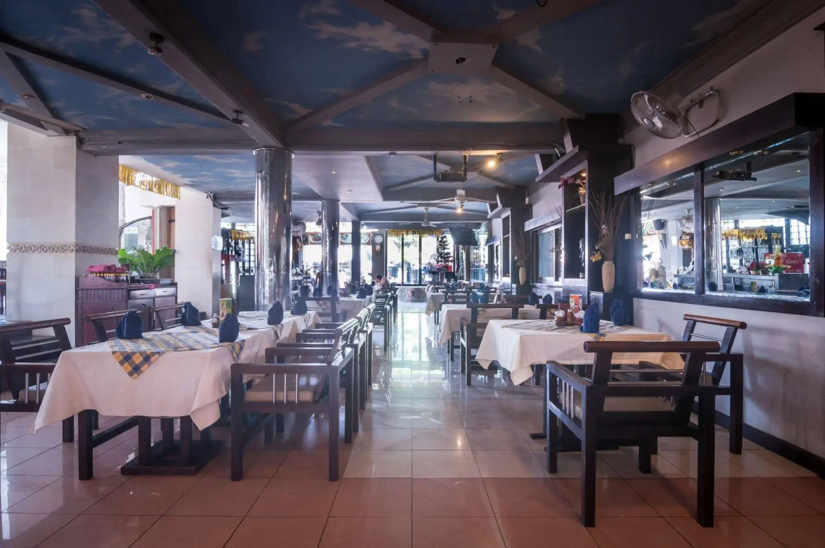 Отель Melasti Kuta Beach Hotel and Spa