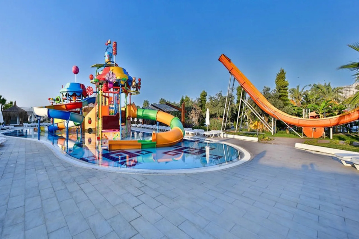 Saturn Palace Resort 