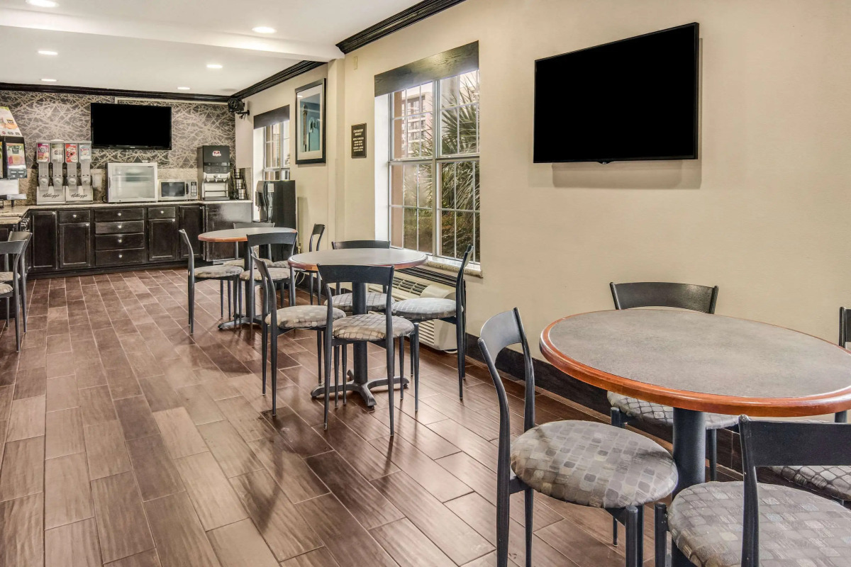 Quality Inn & Suites Dallas - Cityplace