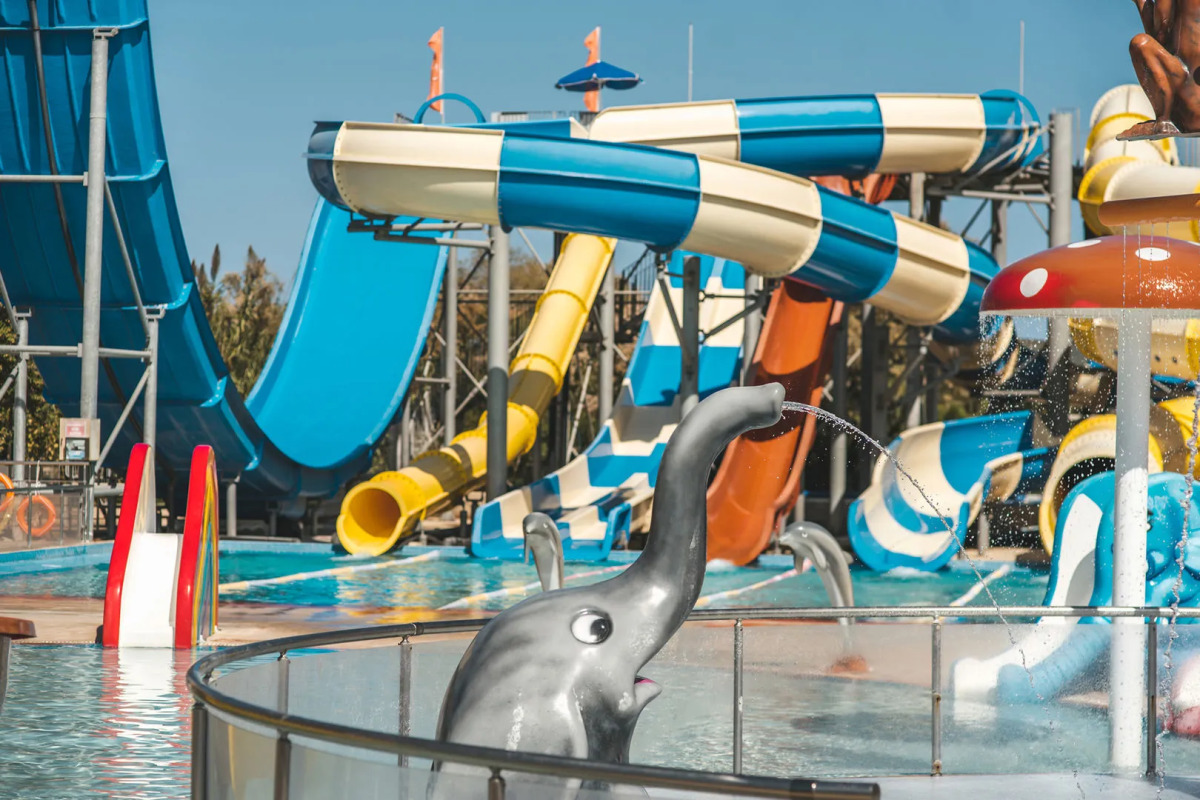 Отель Chrispy Waterpark Resort
